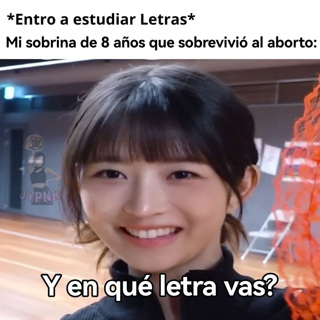 A la mañana el pobre hombre ya se va a preparar y comienza el toque y toque por la puerta de atráa...  - meme