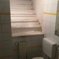 Las típicas escaleras del baño