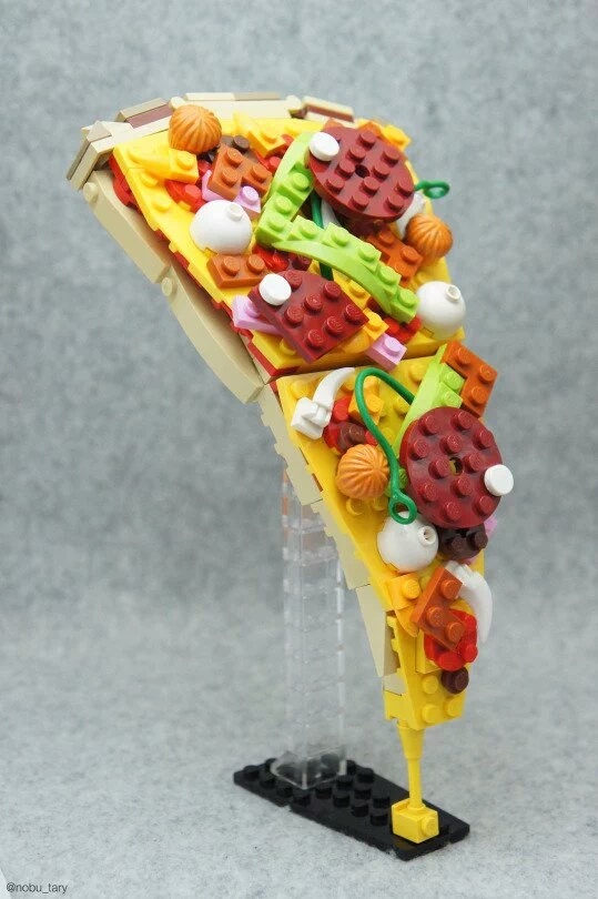 Cuando eres un artista de lego y un amante de la pizza - meme