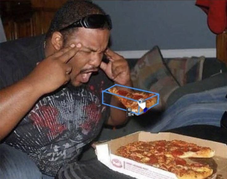 tipo usando telekinesis para levantar una pizza - meme