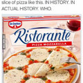 ¡¿Quién en la historia tomaría un pedazo de pizza así?! En la historia, la actual historia ¿QUIÉN?