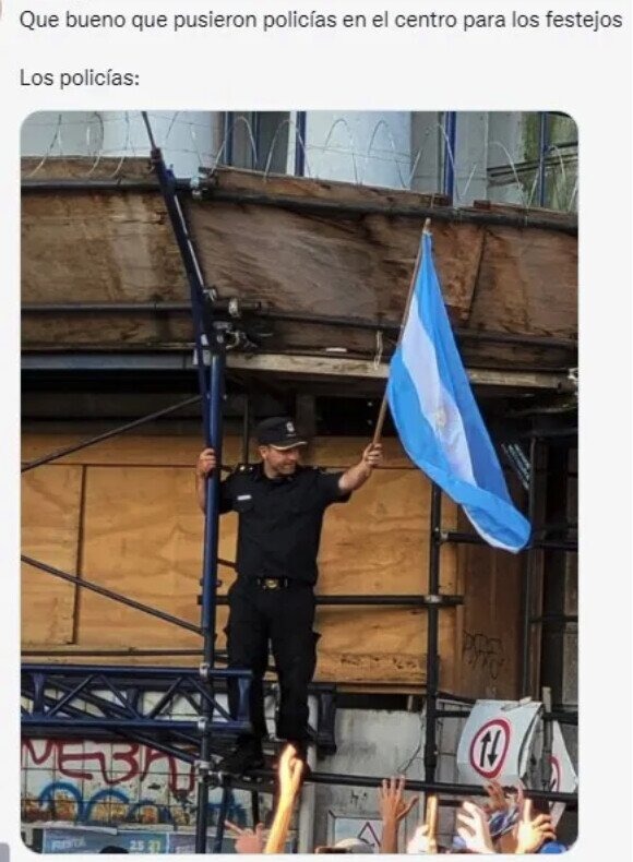 Policía Argentina sumandose a la celebración - meme