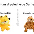 El segundo peluche es muy conocido en tiktok como Garfield Nirvana, ese es el chiste del meme