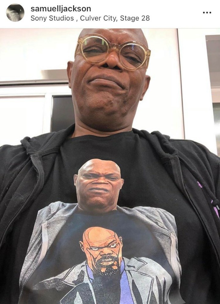 Samuel L. Jackson usando uma camisa do Samuel L. Jackson usando camisa do Samuel L. Jacksom - meme