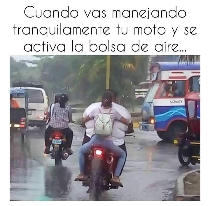 Pobre moto - meme