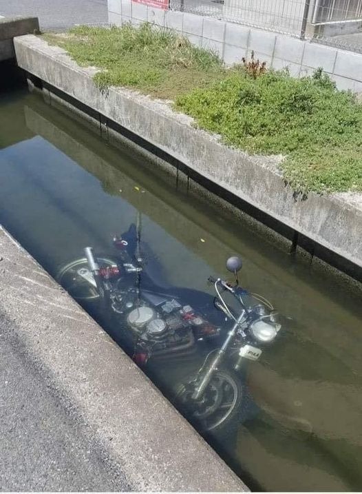 ¡Se ahogó mi moto! ¡No arranca! - meme