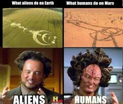 Lo que hacen los aliens en la tierra // lo que hacen los humanos en marte - meme