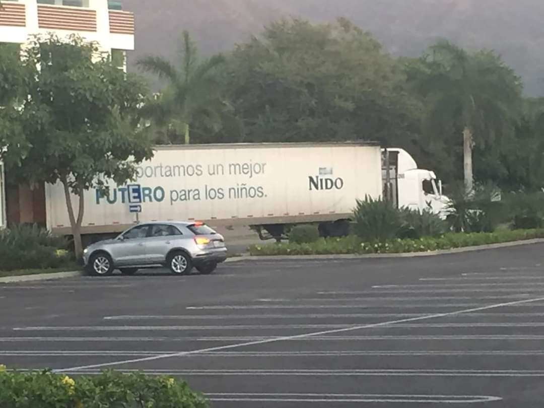 Ese camión es de narcos - meme