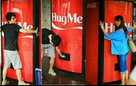 Hug Me = Abrazarme. Buen método publicitario. - meme