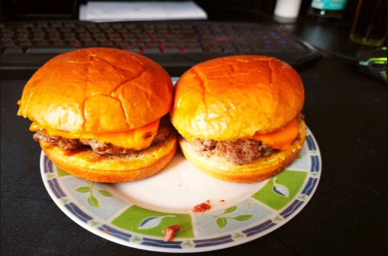 quieres comerte esa hamburgesa - meme