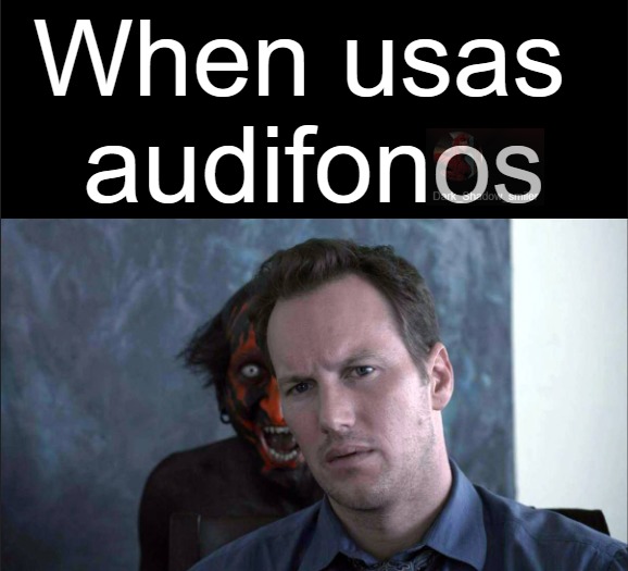 when usas audífonos - meme