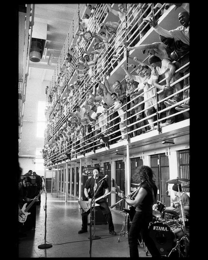 21 years ago, Metallica performed at San Quentin Prison, playing a full 10 song set. - meme