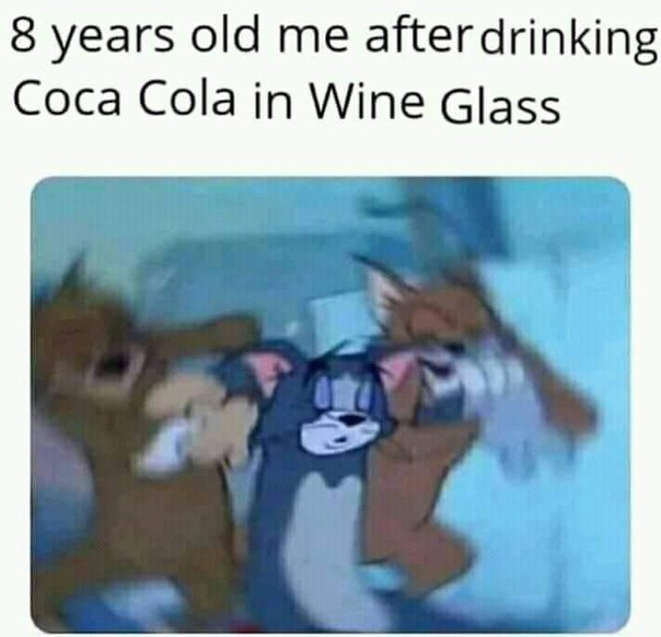 Eu com 8 anos depois de beber coca cola em uma taça de vinho - meme