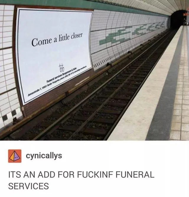 CONTEXTO: Ahi dice "Acercate un poco mas" y es un anuncio de una compañia funeraria. - meme