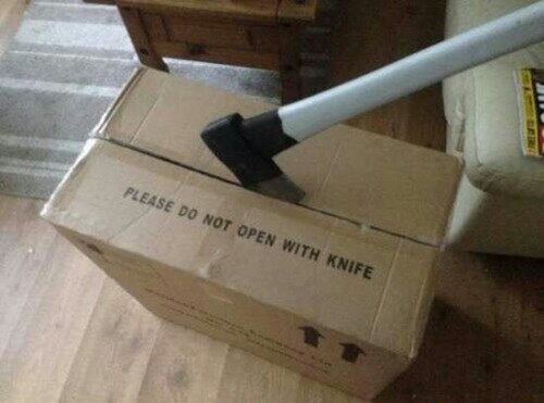 "Por favor no abra con cuchillo" - meme