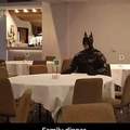 Batman en una cena familiar xDDD