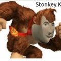 cuidado a esta hora sale el Stonkey Kong
