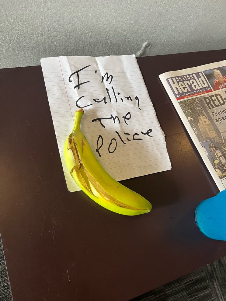 some old lady left out a banana at my apt and someone ate it so she wrote a note - meme
