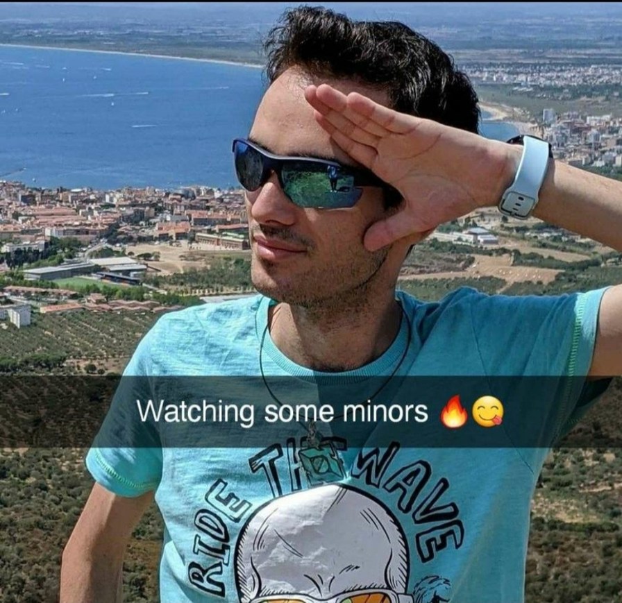 Guitar viendo menores - meme