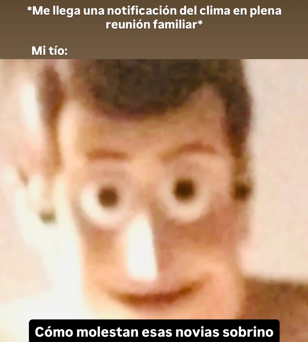 notificación inoportuna en la cena familiar - meme