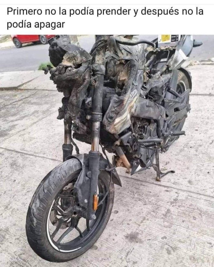 se prendió la moto - meme