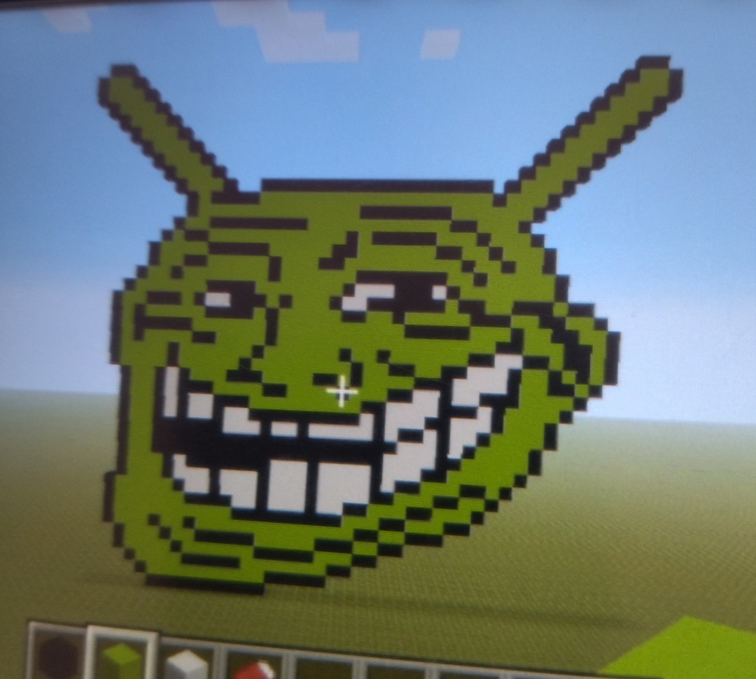 Memedroid pixel art en Minecraft :memedroid: tuve está idea por un usuario que hizo el memeticon de :fapfap: en Minecraft :yaoming: PD: lo se está un poco feo