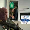 Thanos buscando su gema