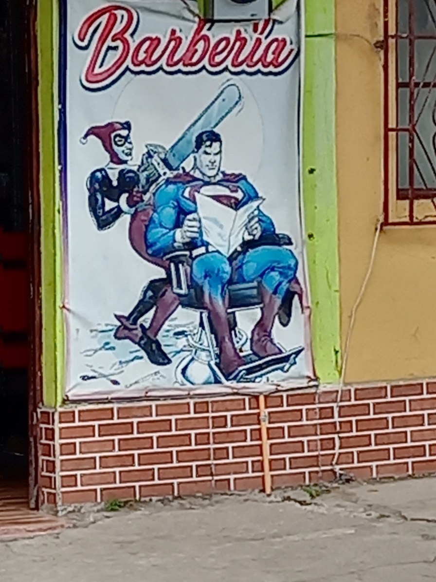 El cartel más normal que vas a encontrar en una barberia latinoamericana - meme