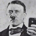 Hitler tirando uma bela selfie