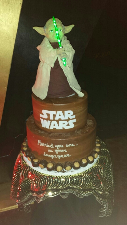 Star Wars cake at a friend of the family's wedding! - meme