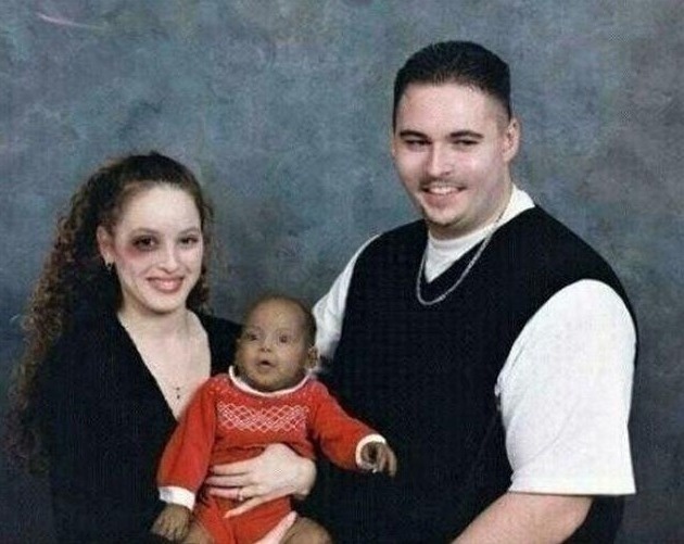 creepy family photos meme