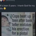 Traducción: Policias golpean a adolescente despues que confundar su pija con un arma