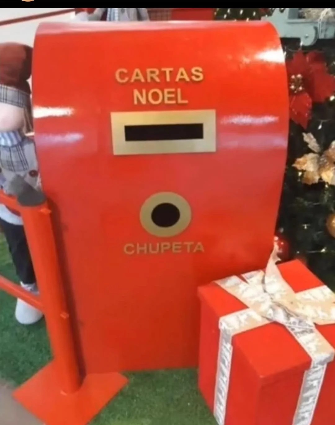 Mamãe Noel resolveu trabalhar dessa vez - meme