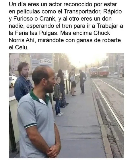 Un día estrella de acción, al otro esperando la micro con Chuck Norris - meme