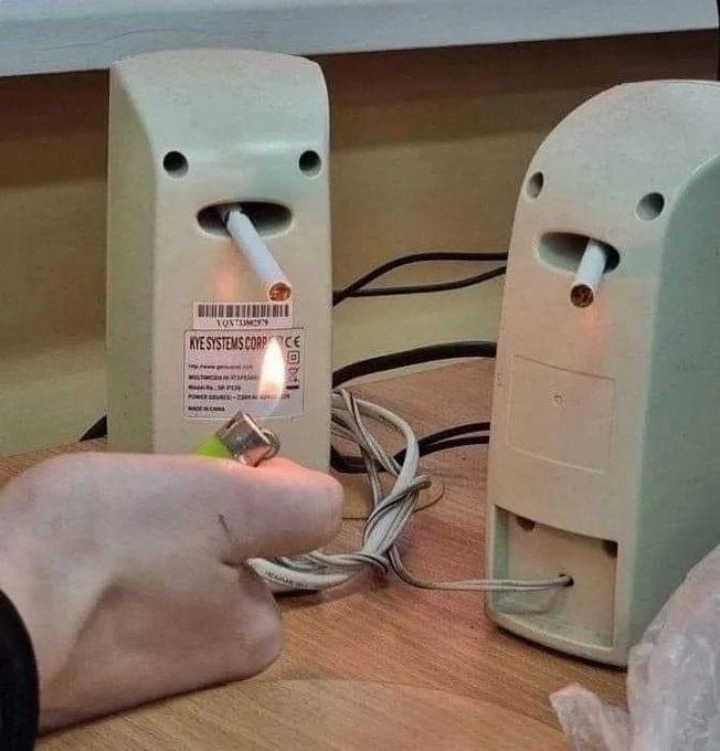 Los panas fumadores - meme
