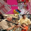 "comprando material escolar"