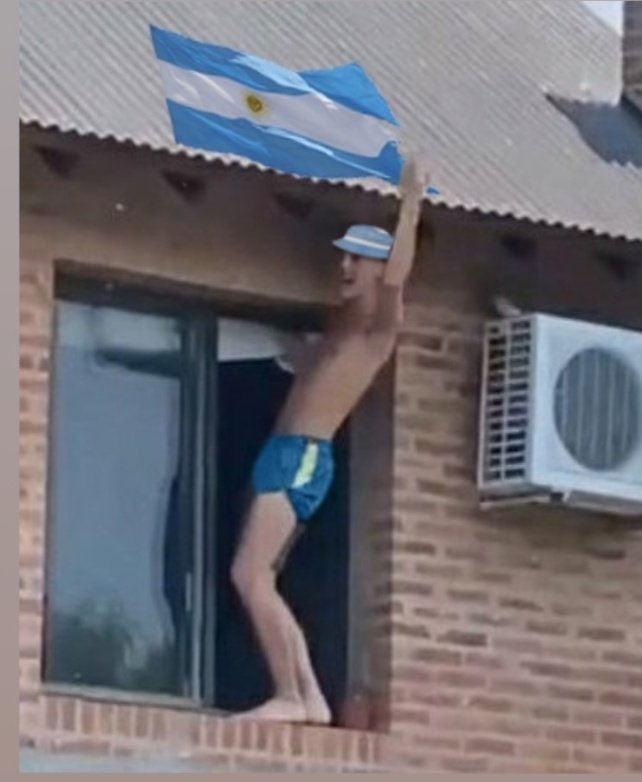 El argentino promedio celebrando el pase a cuartos contra Australia - meme