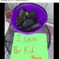 Solo 1 arma por niño