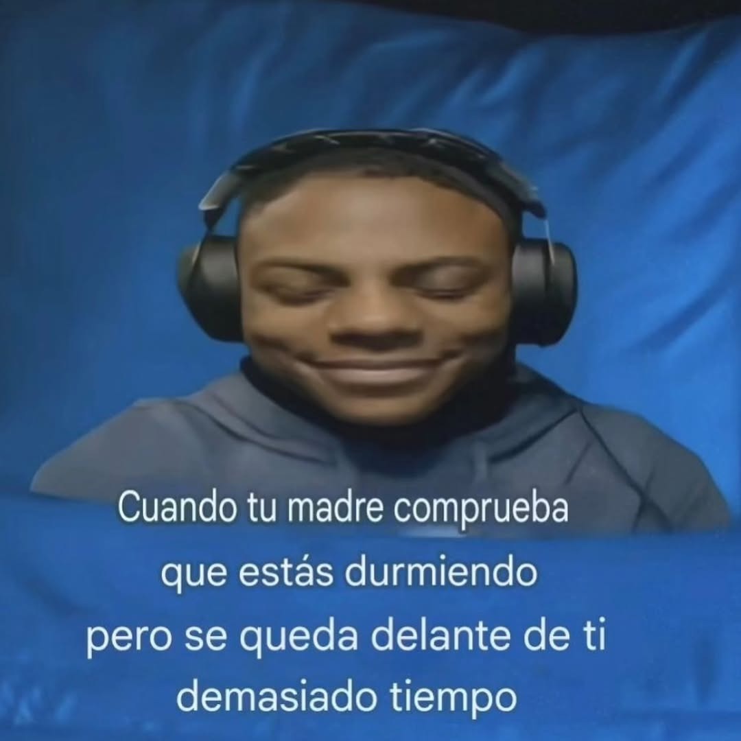 Tu madre revisando si dormís y quedándose 3 horas a vigilarte - meme