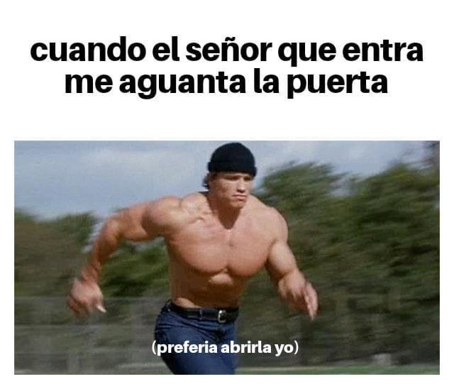 Me abrió la puerta y ahora tengo que agradecerle como si me salvara la vida - meme