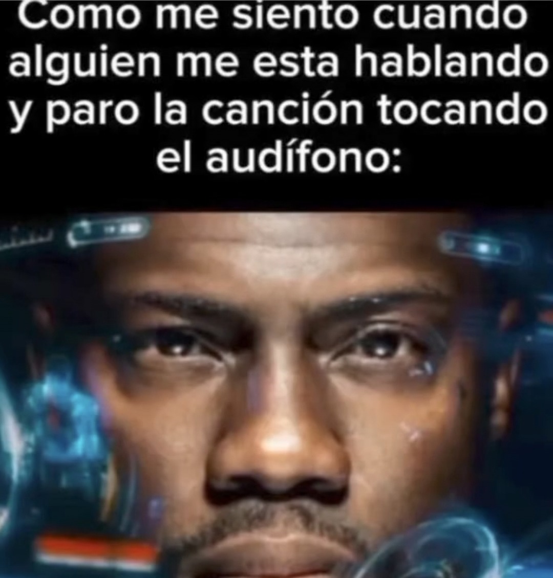 Cuando paro la canción tocando el audífono y me siento agente secreto - meme