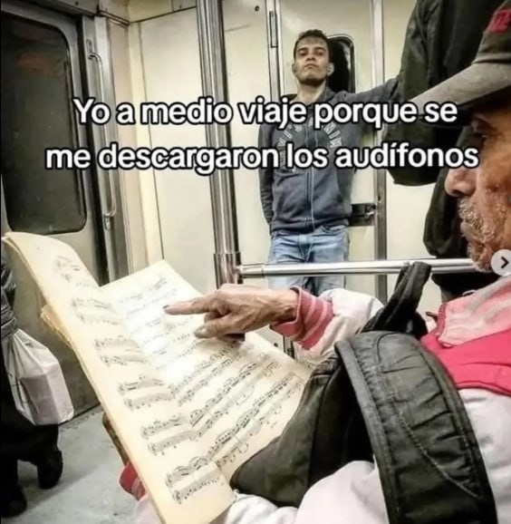 Yo a medio viaje sin audífonos y enfrentando la vida real - meme