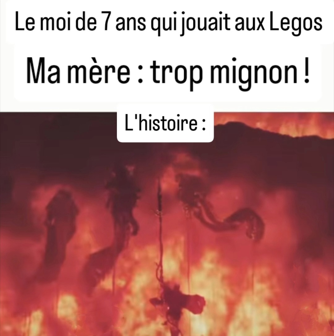 Moi à 7 ans avec mes Legos, sans savoir que j’étais en train de rejouer 14-18 - meme