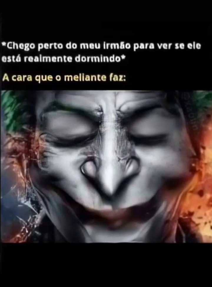 Curiosidade: sou profissional em fingir estar dormindo - meme