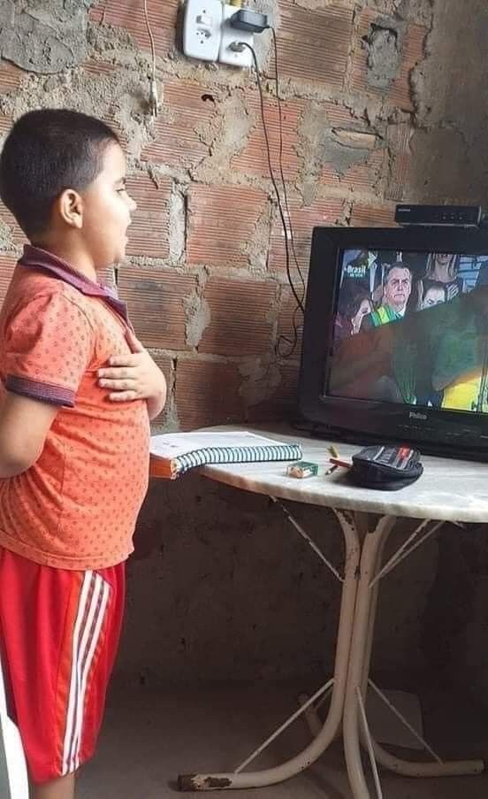 Ensinando o hino para Jovisnelson - meme
