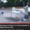 atirando uma batata em uma raquete de tênis pra fazer batata frita