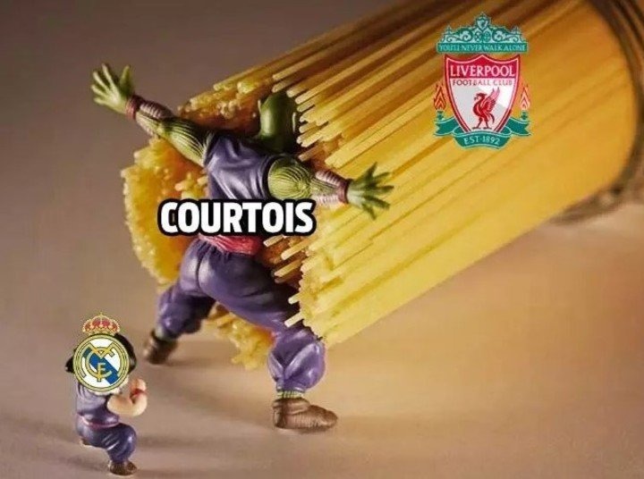 Courtois parando al Liverpool - meme