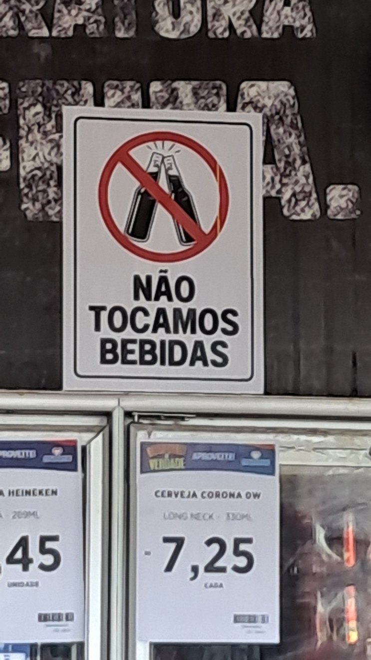 Enquanto isso no buteco do mateus supermercados - meme