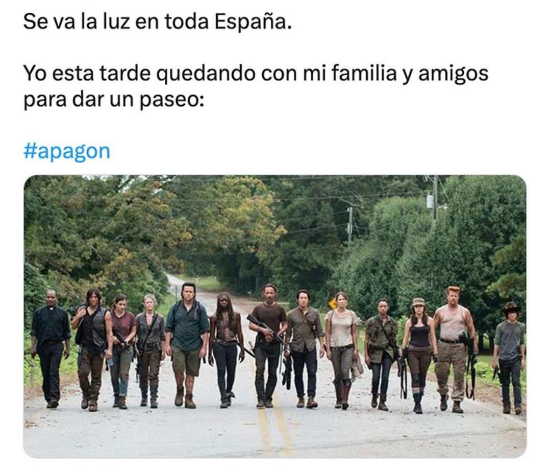 se va la luz en españa y todos quedando pa' un paseo como en 1800 - meme