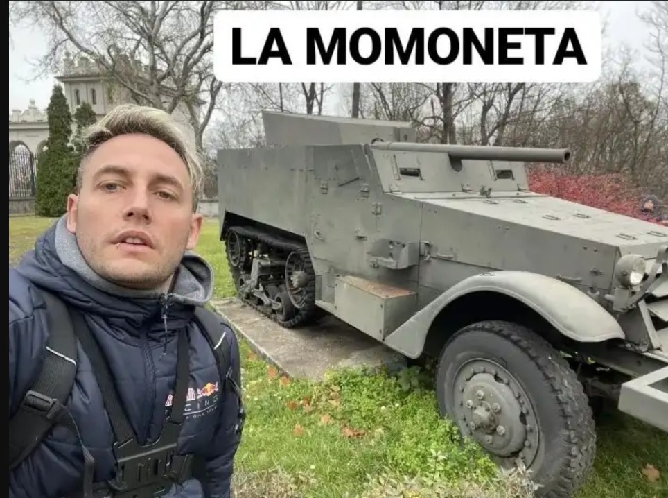 La Momoneta - meme